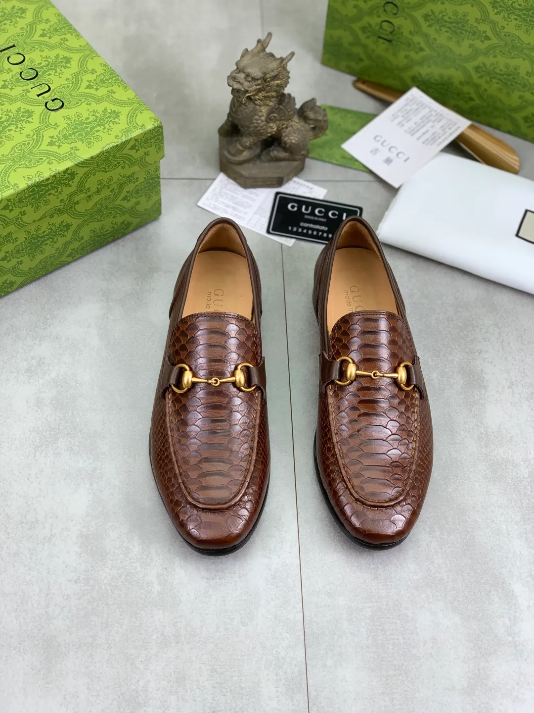 Men's Men's Shoes💰P580💰【New Style】Water-dyed Niuli Gucci's most popular selection of lazy slip-on leather shoes (Gucci) official website latest Gucci lazy leather shoes, hot style 💥 simple and elegant style, exclusive for trendy men. Unique official website latest brand original double G embossing Elements 👑 Original Gucci decoration, fashionable and elegant, fabric original calfskin ✅ fully imported first-layer cowhide lining, official website designated wear-resistant, rubber business outsole, classic model taken at the counter in real life 🎬38-44 black brown optional